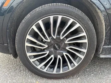 2022 Lincoln Corsair - image 9