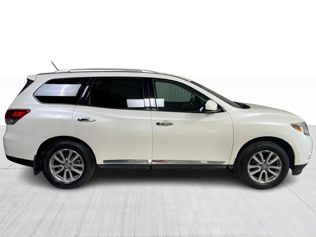 2016 Nissan Pathfinder — photo 2