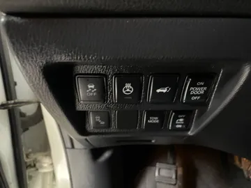 2016 Nissan Pathfinder - image 29