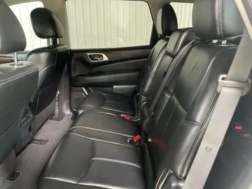2016 Nissan Pathfinder - image 14