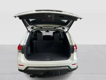 2016 Nissan Pathfinder - image 12