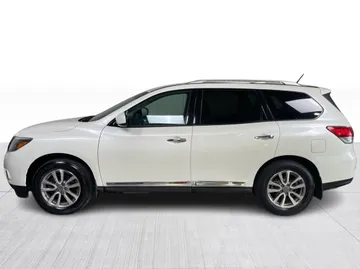 2016 Nissan Pathfinder - image 9