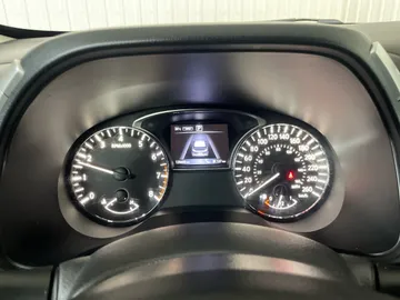 2016 Nissan Pathfinder - image 15