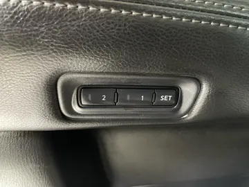 2016 Nissan Pathfinder - image 19