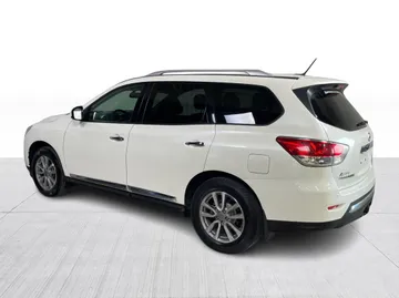 2016 Nissan Pathfinder - image 10