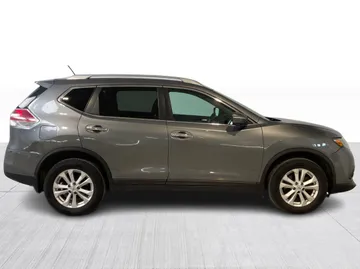 2015 Nissan Rogue - image 2