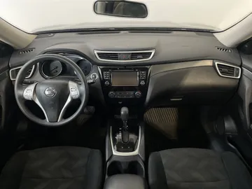 2015 Nissan Rogue - image 4