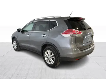 2015 Nissan Rogue - image 11