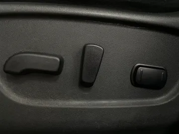 2015 Nissan Rogue - image 20