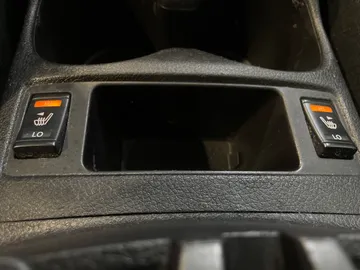 2015 Nissan Rogue - image 28