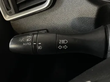 2015 Nissan Rogue - image 19