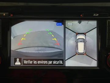 2015 Nissan Rogue - image 23