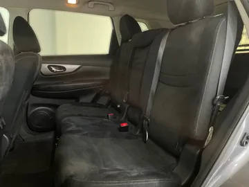 2015 Nissan Rogue - image 15