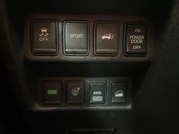 2015 Nissan Rogue - image 26