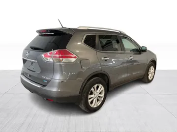 2015 Nissan Rogue - image 14