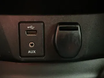 2015 Nissan Rogue - image 30