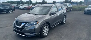 2020 Nissan Rogue - image 3