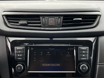 2020 Nissan Rogue - image 7