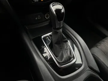 2020 Nissan Rogue - image 23