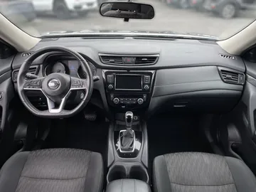 2020 Nissan Rogue - image 4