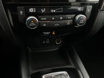 2020 Nissan Rogue - image 20