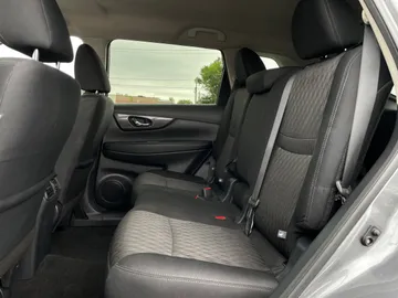 2020 Nissan Rogue - image 15
