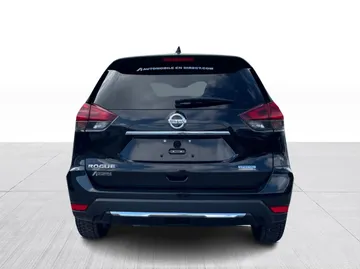 2020 Nissan Rogue - image 12