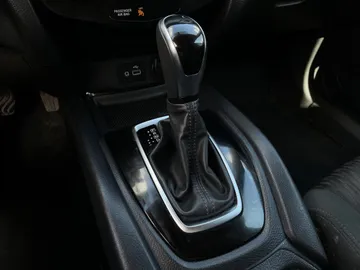 2020 Nissan Rogue - image 23