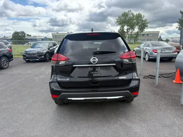 2020 Nissan Rogue - image 6