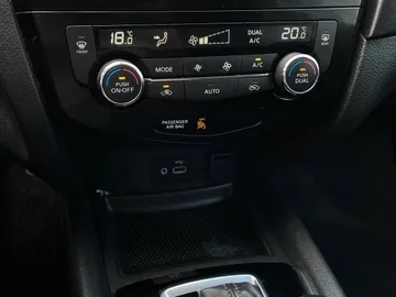 2020 Nissan Rogue - image 20