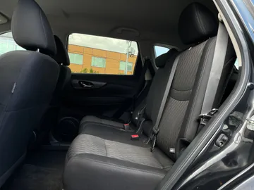 2020 Nissan Rogue - image 15