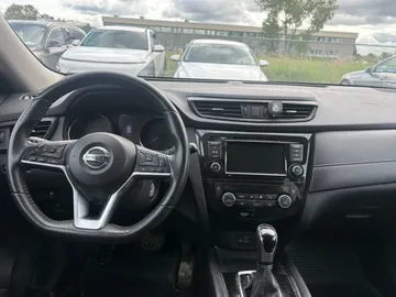 2020 Nissan Rogue - image 10