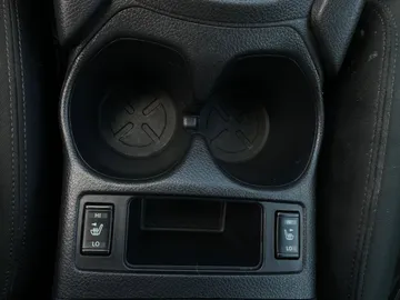 2020 Nissan Rogue - image 22