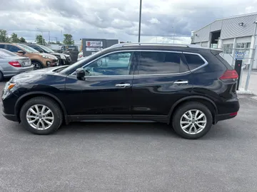 2020 Nissan Rogue - image 3