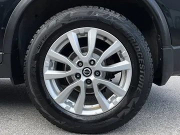 2020 Nissan Rogue - image 6