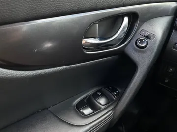 2020 Nissan Rogue - image 21