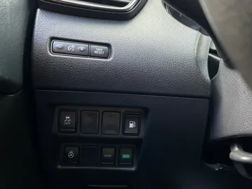 2020 Nissan Rogue - image 24