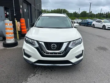 2020 Nissan Rogue - image 2