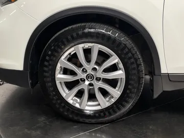 2020 Nissan Rogue - image 6