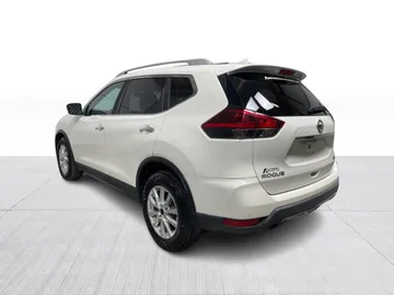 2020 Nissan Rogue - image 11