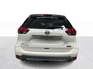 2020 Nissan Rogue - image 12