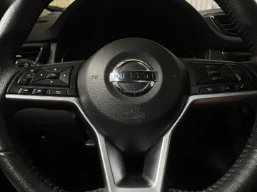 2020 Nissan Rogue - image 16