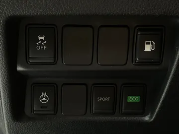 2020 Nissan Rogue - image 25