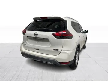 2020 Nissan Rogue - image 13