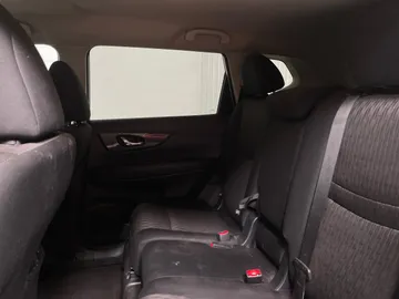 2020 Nissan Rogue - image 14