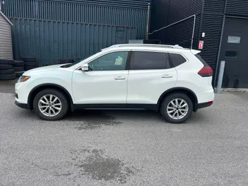 2020 Nissan Rogue - image 6