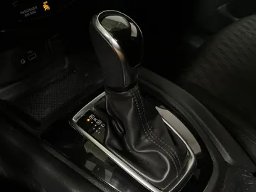 2020 Nissan Rogue - image 24