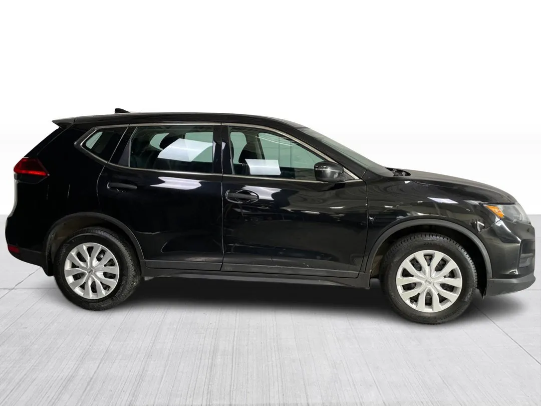 2017 Nissan Rogue — photo 2