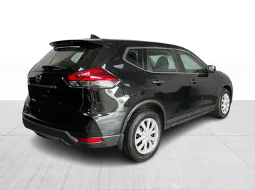 2017 Nissan Rogue - image 12