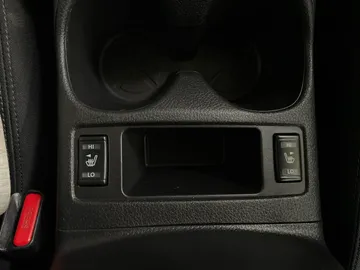 2017 Nissan Rogue - image 22